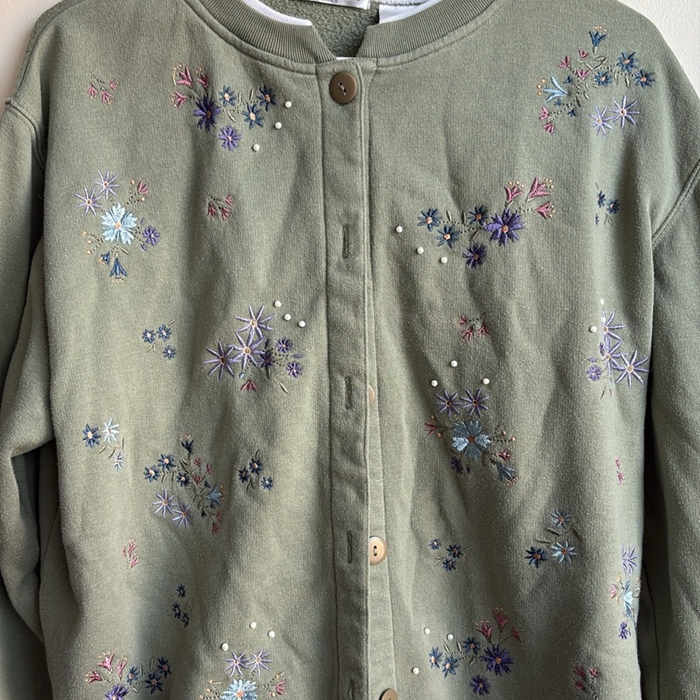 Bonnie Evan’s Petite Floral Sweater Cardigan - Picture 2 of 3